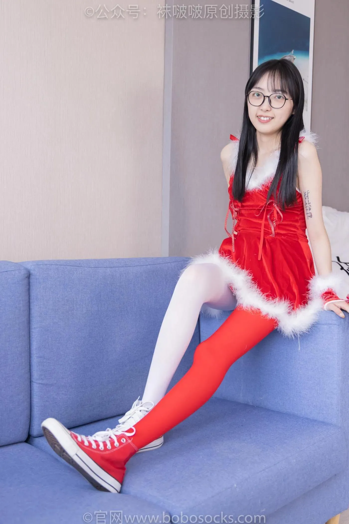 [BoBoSocks袜啵啵]NO.152 稚予-圣诞服、帆布鞋、厚白丝、厚红丝 [135P]插图1